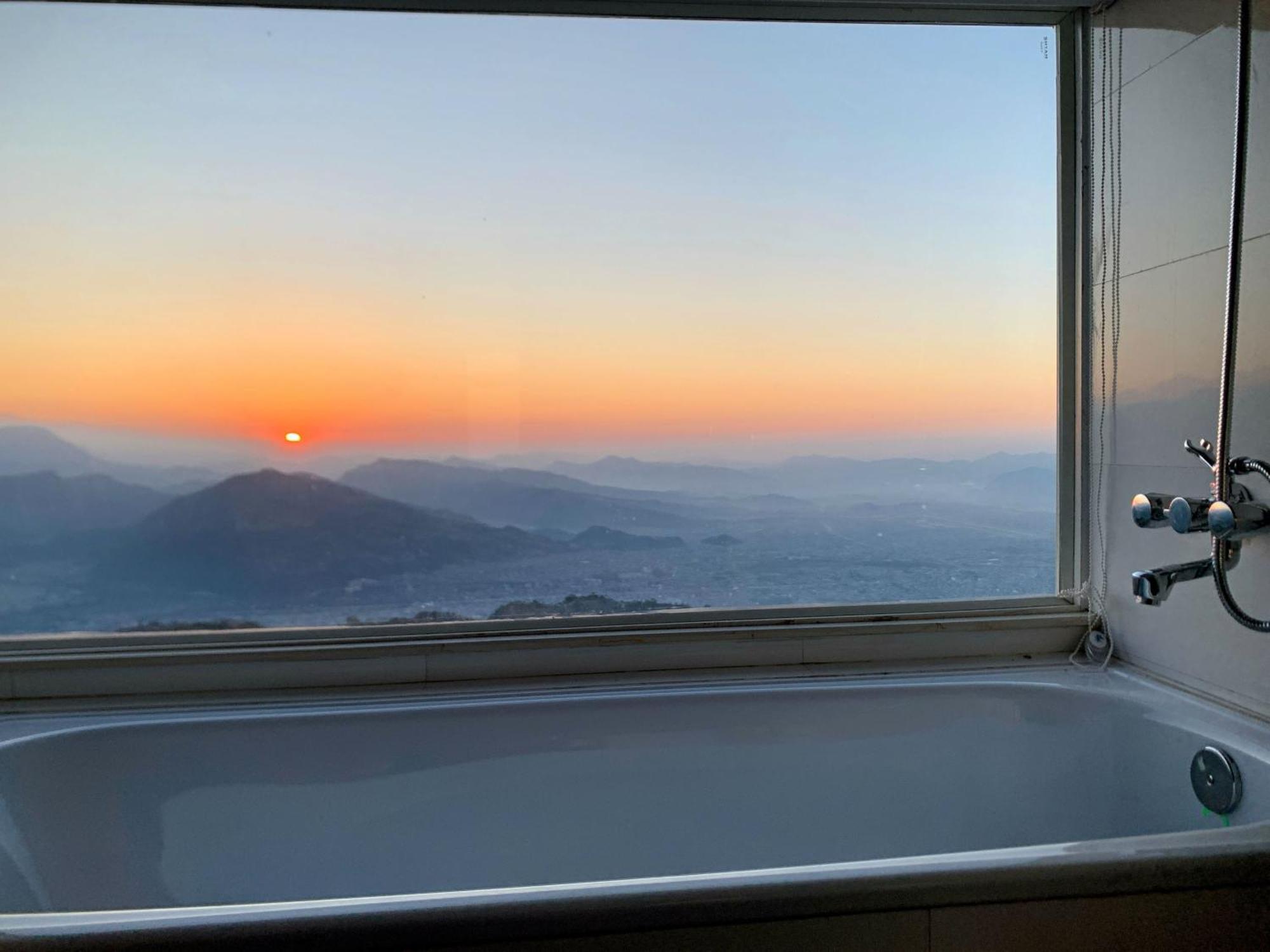 פוקהרה Superview Lodge, Best Himalayan Sunrise In Sarangkot מראה חיצוני תמונה